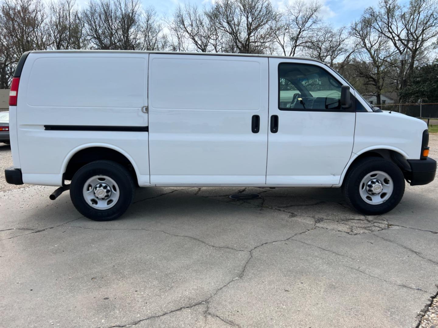 2013 White /Gray Chevrolet Express (1GCWGFCA0D1) with an 4.8 V8 engine, Automatic transmission, located at 4520 Airline Hwy, Baton Rouge, LA, 70805, (225) 357-1497, 30.509325, -91.145432 - 2013 Chevy Express 2500 Cargo Van 4.8 V8 Gas, 250K Miles, Power Windows & Locks. NO IN HOUSE FINANCING. FOR INFO PLEASE CONTACT JEFF AT 225 357-1497 CHECK OUT OUR A+ RATING WITH THE BETTER BUSINESS BUREAU WE HAVE BEEN A FAMILY OWNED AND OPERATED BUSINESS AT THE SAME LOCATION FOR OVER 45 YEARS. WE S - Photo#4